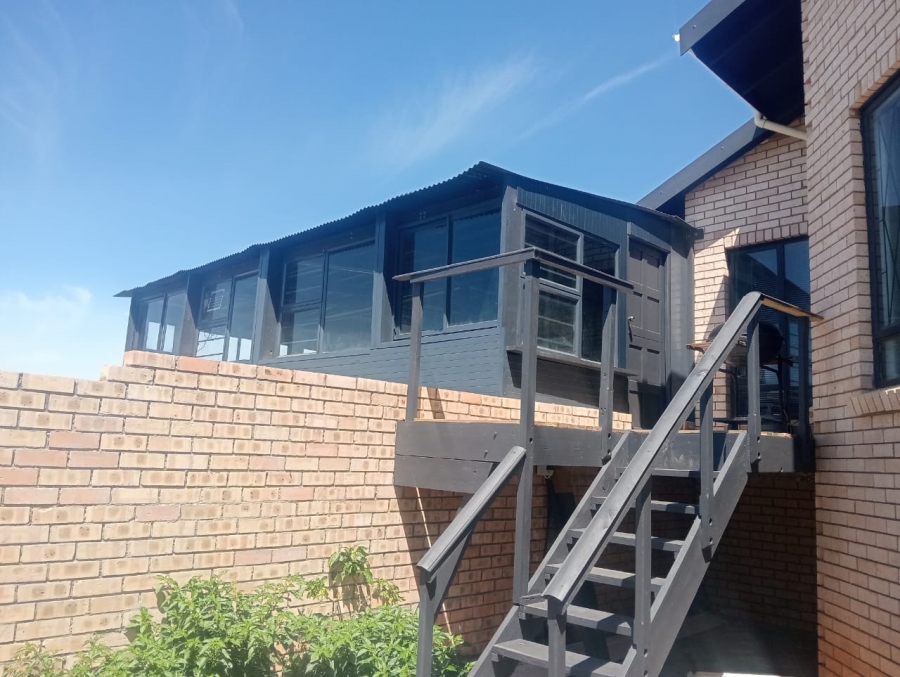 To Let 3 Bedroom Property for Rent in Wavecrest Eastern Cape